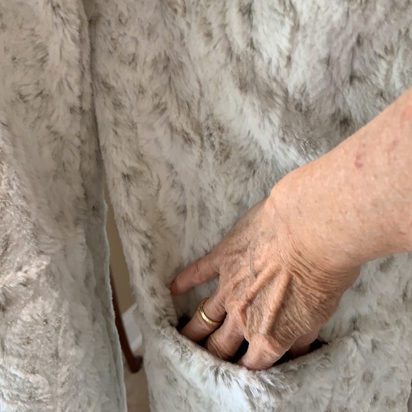 Chi Carlos Falchi Lynx Faux Fur Jacket - Picture 6 of 13